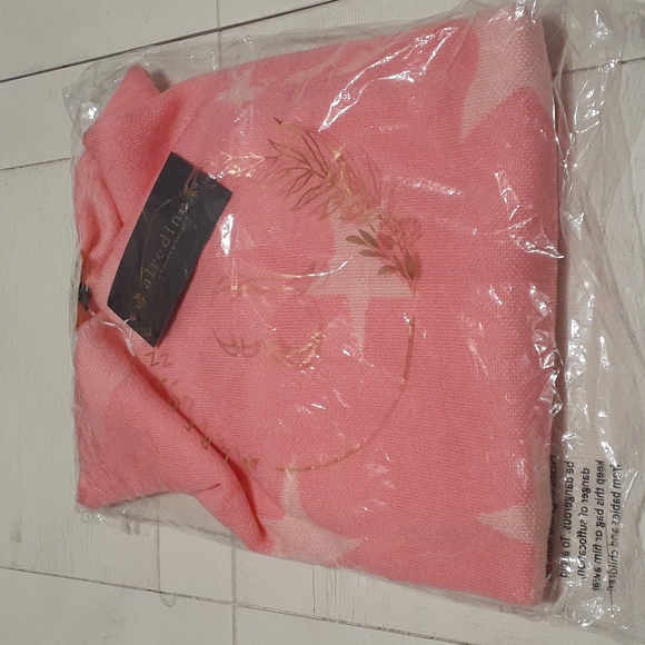 Ladies top - Picture 4 of 7